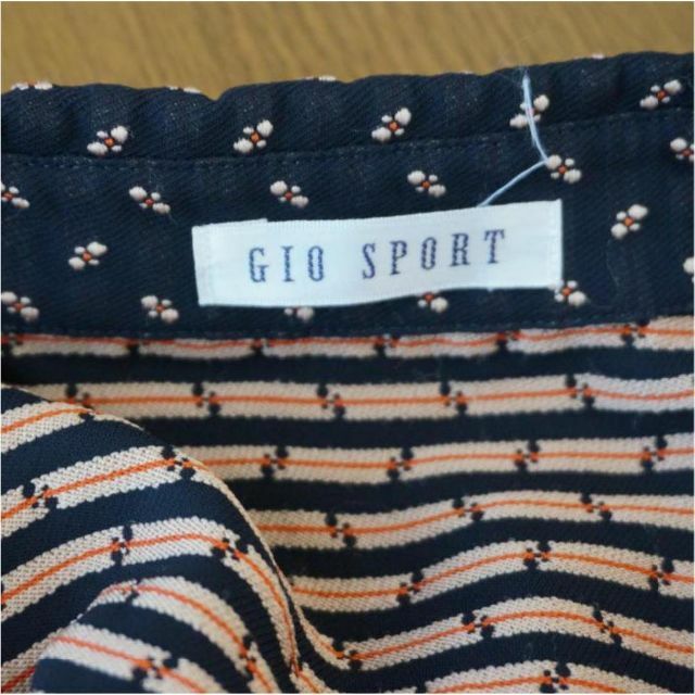 GIO SPORT(ジオスポーツ)のGIO SPORT　ジオスポーツ 　レディース　ブラック　花柄　刺繍 レディースのトップス(シャツ/ブラウス(半袖/袖なし))の商品写真