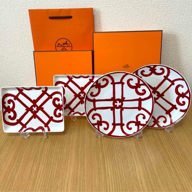 新品 ギフト包装】エルメス ガダルキヴィール 角皿 長方形プレート 新品 ギフト包装】エルメス ガダルキヴィール 角皿 長方形プレート