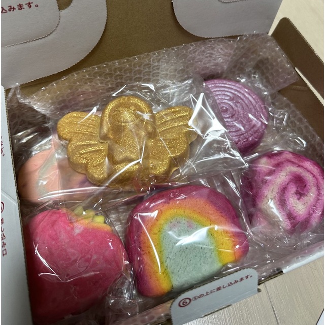 LUSH(ラッシュ)のLUSH バブルバーセット　6 コスメ/美容のボディケア(入浴剤/バスソルト)の商品写真