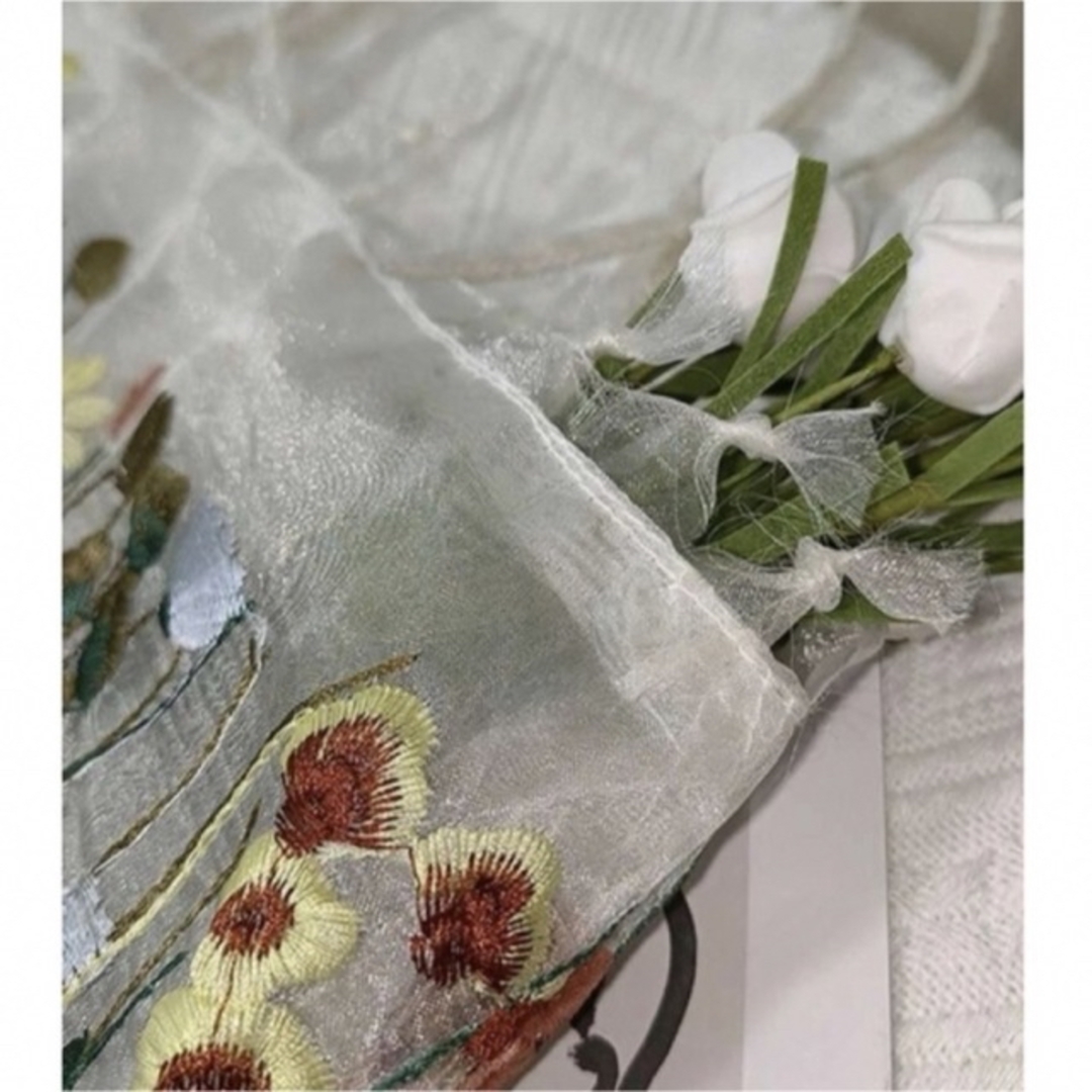 ZARA(ザラ)のオーガンジー 刺繍バッグ ショルダーバック 刺繍 トートバッグ レース レディースのバッグ(トートバッグ)の商品写真
