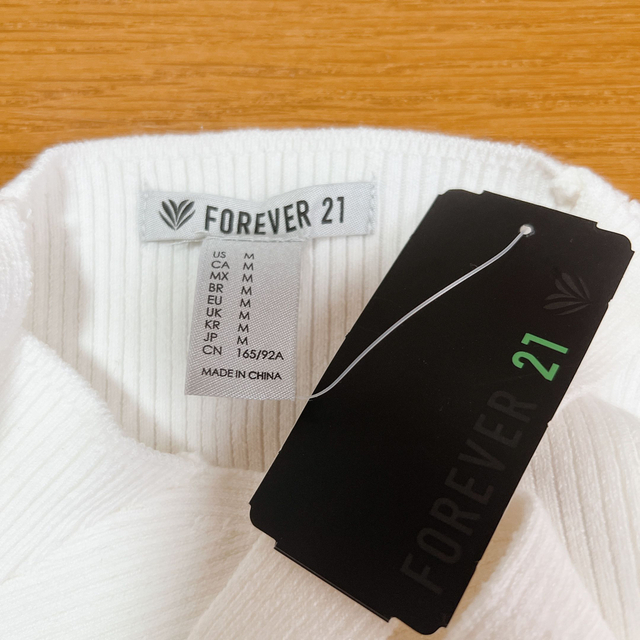 FOREVER 21(フォーエバートゥエンティーワン)のForever21 フォーエバー21 新品タグ付き　ニットキャミソール レディースのトップス(カットソー(半袖/袖なし))の商品写真