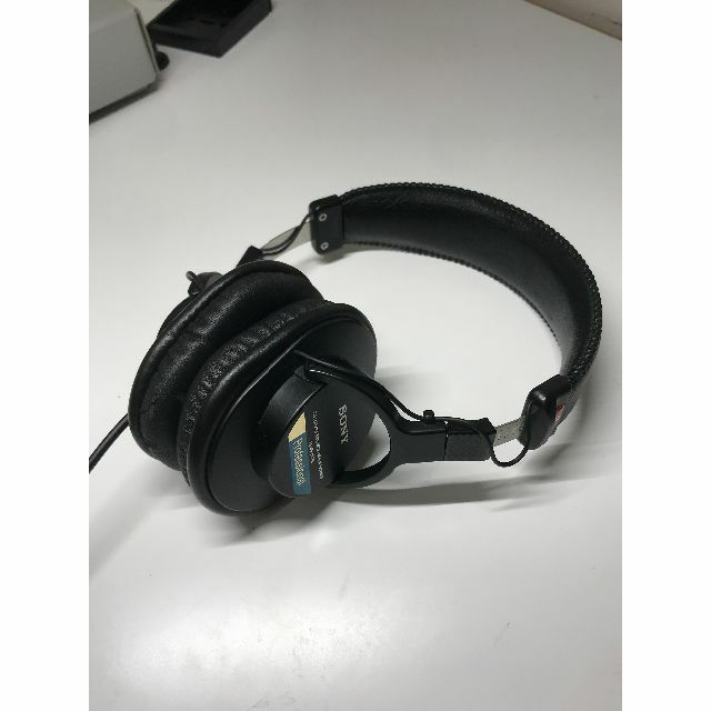 SONY(ソニー)のSONY MDR-7506 定番スタジオモニターヘッドホン  スマホ/家電/カメラのオーディオ機器(ヘッドフォン/イヤフォン)の商品写真