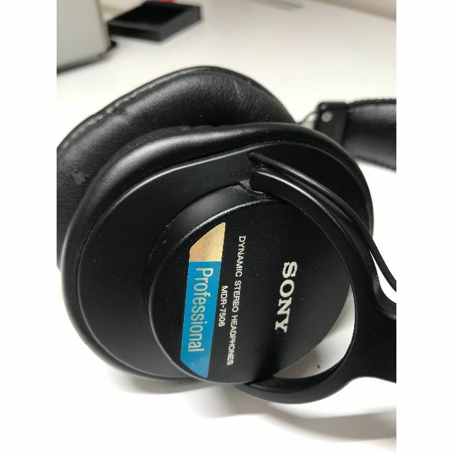 SONY(ソニー)のSONY MDR-7506 定番スタジオモニターヘッドホン  スマホ/家電/カメラのオーディオ機器(ヘッドフォン/イヤフォン)の商品写真