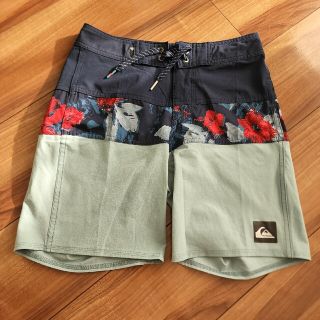 クイックシルバー(QUIKSILVER)の☆新品未使用☆QUICKSILVER　BOARDSHORTS サイズ140(パンツ/スパッツ)