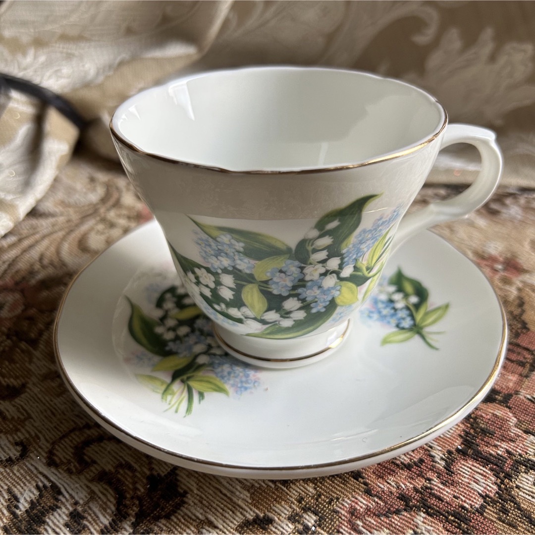 ROYAL ALBERT(ロイヤルアルバート)の2 英国製 Staffordshire England すずらんカップ＆ソーサー インテリア/住まい/日用品のキッチン/食器(食器)の商品写真