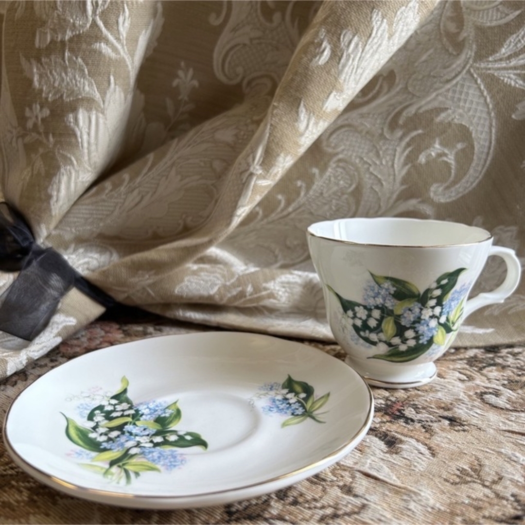 ROYAL ALBERT(ロイヤルアルバート)の2 英国製 Staffordshire England すずらんカップ＆ソーサー インテリア/住まい/日用品のキッチン/食器(食器)の商品写真