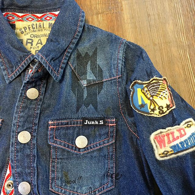 JUNK STORE(ジャンクストアー)の新品未使用 JUNK STORE ジャンクストア デニムシャツ 110 キッズ/ベビー/マタニティのキッズ服男の子用(90cm~)(Tシャツ/カットソー)の商品写真