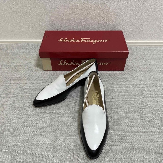 新品】SALVATORE FERRAGAMO フェラガモ バイカラーローファー-