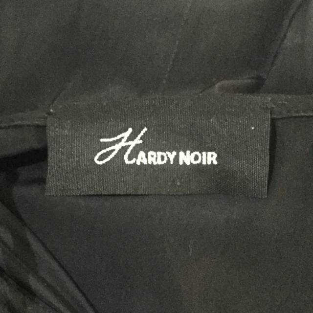 HARDY NOIR(アルディーノアール)のHARDY NOIR ブラウス　ブラック レディースのトップス(シャツ/ブラウス(長袖/七分))の商品写真