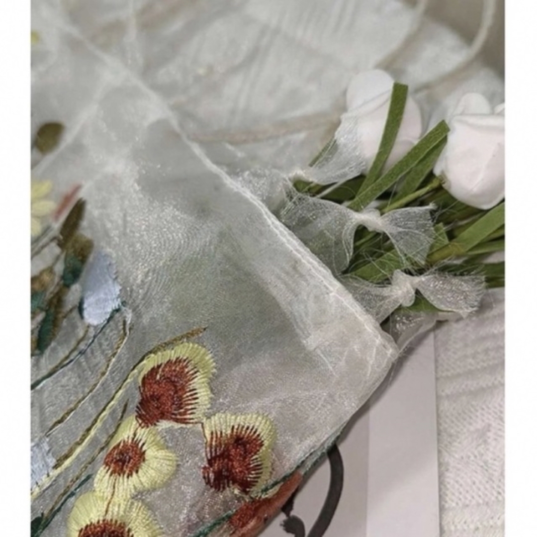 ZARA(ザラ)のオーガンジー 刺繍バッグ トートバッグ 花柄 刺繍 バッグ ショルダーバッグ レディースのバッグ(ハンドバッグ)の商品写真