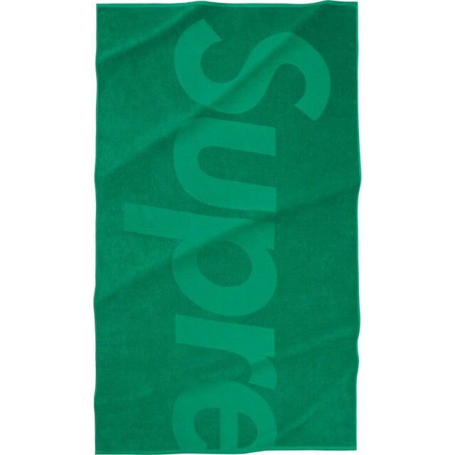 Supreme(シュプリーム)のSupreme Tonal Logo Towel Green  送料込 インテリア/住まい/日用品の日用品/生活雑貨/旅行(タオル/バス用品)の商品写真