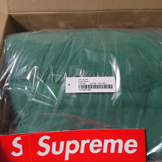 Supreme(シュプリーム)のSupreme Tonal Logo Towel Green  送料込 インテリア/住まい/日用品の日用品/生活雑貨/旅行(タオル/バス用品)の商品写真