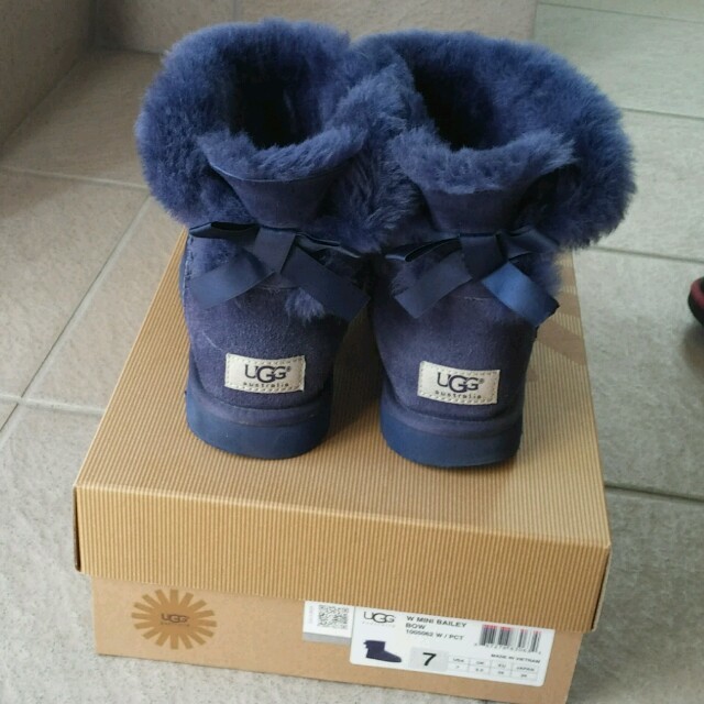 【送料込】UGG Australia ミニベイリーボウ 24㎝/ピーコート(紺)