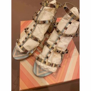 ヴァレンティノガラヴァーニ(valentino garavani)のヴァレンティノ👠ロックスタッズ カーフスキン ストラップサンダル 60MM(サンダル)