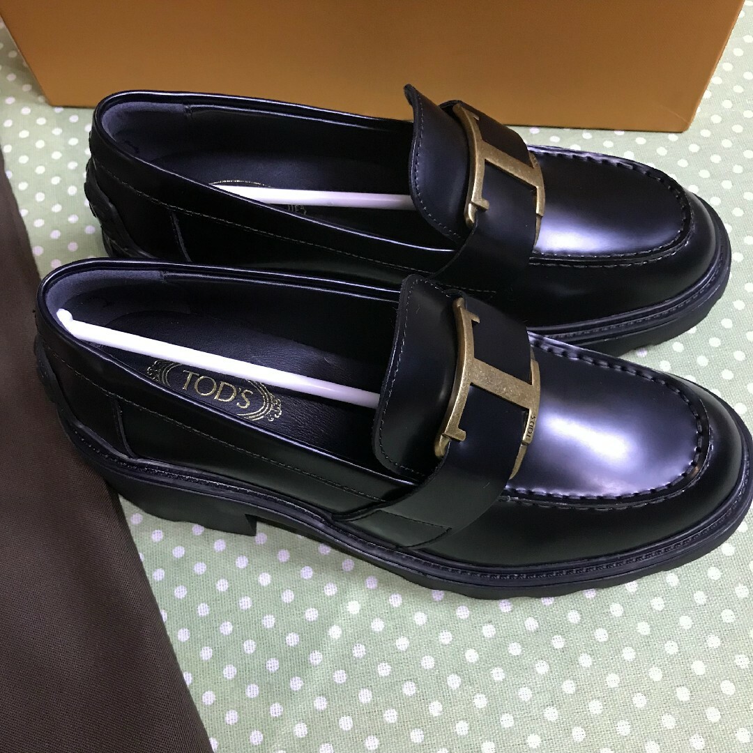 TOD'S トッズ レザー ロゴ ヒール ローファー | escolalf.com.br