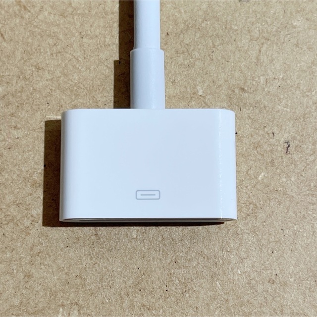 Apple(アップル)の新品 保証付 Apple 純正 lightning 30ピン 変換 アダプタ スマホ/家電/カメラのオーディオ機器(ポータブルプレーヤー)の商品写真