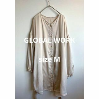 グローバルワーク(GLOBAL WORK)のGLOBAL WORK ツヤ感長袖ブラウス ベージュ チュニック丈(シャツ/ブラウス(長袖/七分))