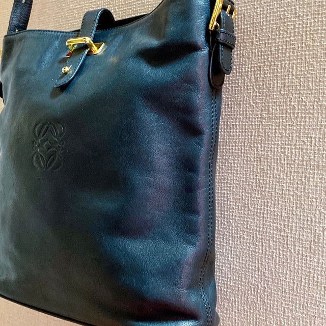 LOEWE(ロエベ)の美品★ロエベ ショルダーバッグ★希少★ヴィンテージ★ロゴ型押し★斜めがけ レディースのバッグ(ショルダーバッグ)の商品写真