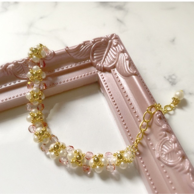 ビーズブレスレット✴︎お花モチーフ✴︎大人可愛い💕の通販 by ビーズブレスレット✴︎お花モチーフ✴︎大人可愛い💕の通販 by