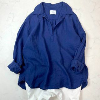 ユナイテッドアローズ(UNITED ARROWS)の美品♪ユナイテッドアローズ　スキッパーリネンシャツ　麻100%  ネイビーブルー(シャツ/ブラウス(長袖/七分))