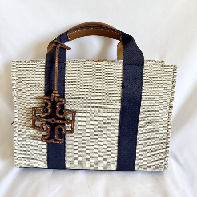 【良品】トリーバーチ　トートバッグ　Tory Burch 　ホワイト　チャーム