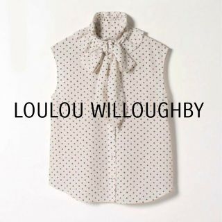 ルルウィルビー(LOULOU WILLOUGHBY)の【未使用級】ルルウィルビー　デシンドットフリルボウタイノースリーブブラウス(シャツ/ブラウス(半袖/袖なし))