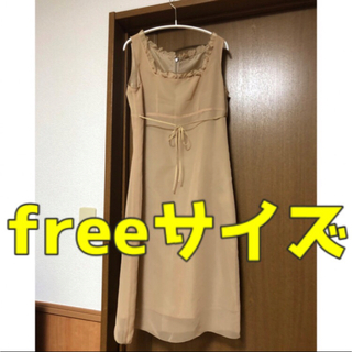 【新品freeサイズ】ベージュワンピース(ひざ丈ワンピース)