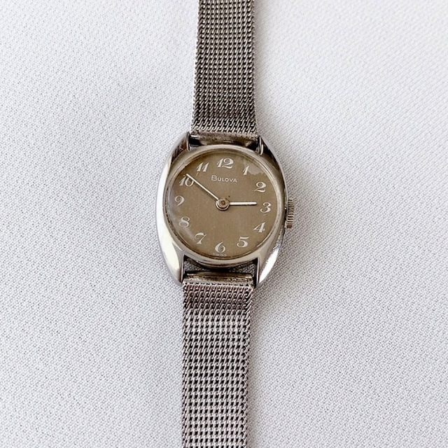 SWISS老舗　BULOVA 17石レディース手巻き腕時計　稼動品