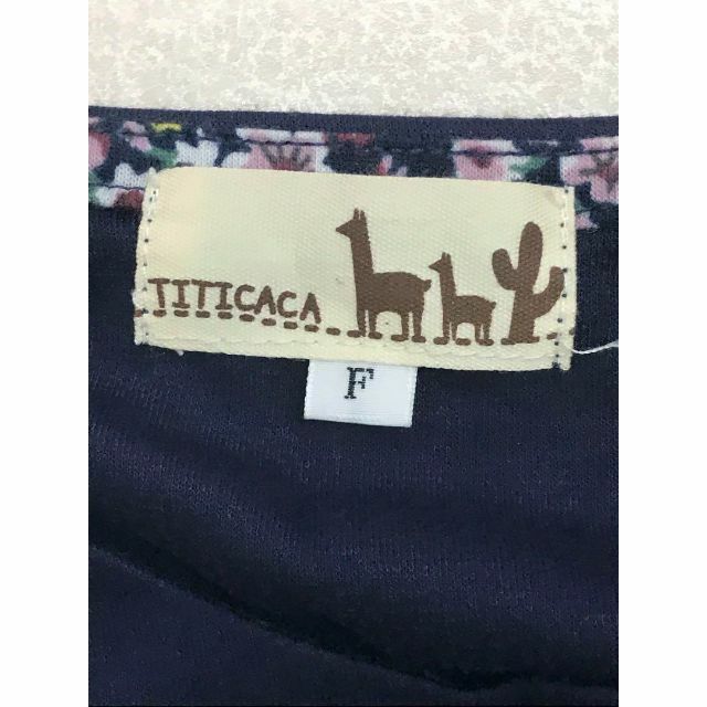 titicaca(チチカカ)のチチカカ　半袖カットソー　体形隠し　紺　袖刺繍　フリーサイズ レディースのトップス(Tシャツ(半袖/袖なし))の商品写真