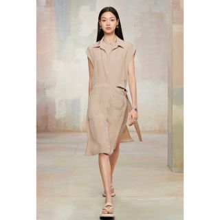 ザラ(ZARA)の新品未使用 定価17,900円 今季Zara SRPLS 特別コレクション(ひざ丈ワンピース)