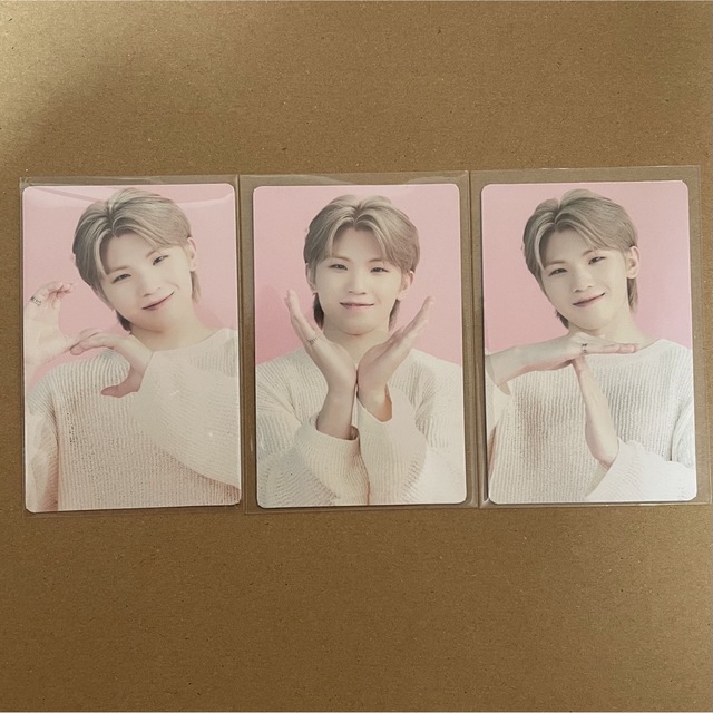 セブチカフェ トレカ ウジ WOOZI エンタメ/ホビーのタレントグッズ(アイドルグッズ)の商品写真