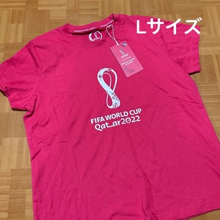 新品 タグ付き FIFAワールドカップ サッカー カタール Tシャツ ピンク(記念品/関連グッズ)