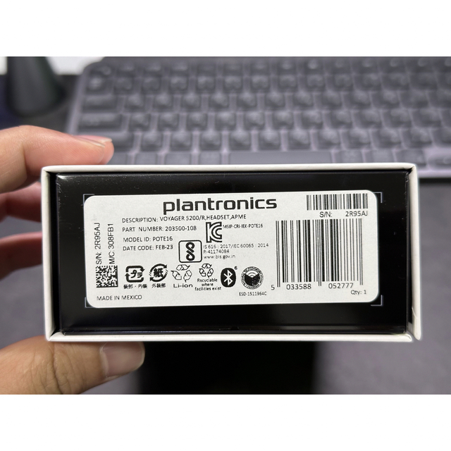 PLANTRONICS Polyポリー Voyager 5200　中古美品  スマホ/家電/カメラのオーディオ機器(ヘッドフォン/イヤフォン)の商品写真