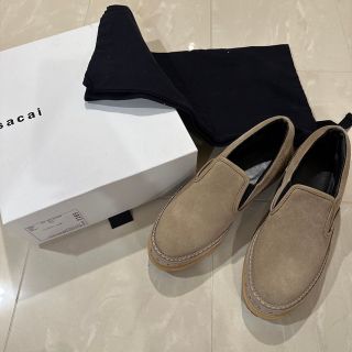 サカイ(sacai)の10/7日限定価格sacai サカイシューズ靴　スエードスリッポン サイズ42(スリッポン/モカシン)