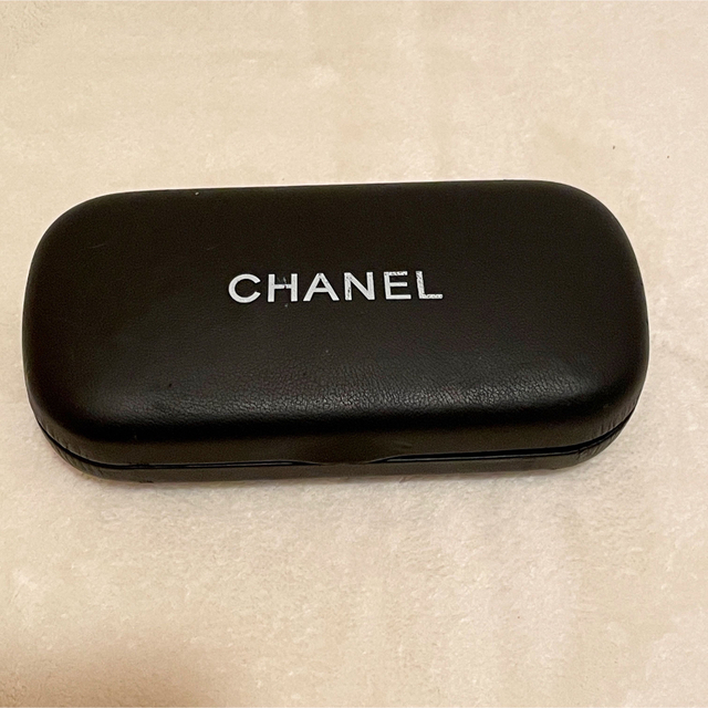 CHANEL(シャネル)の人気商品✨ CHANEL シャネル ココマーク サングラス ブラック ケース付き レディースのファッション小物(サングラス/メガネ)の商品写真