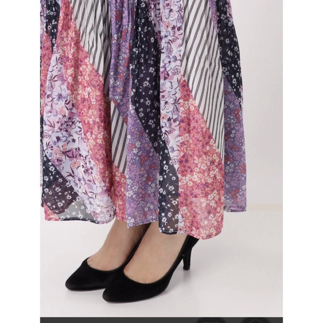 MERCURYDUO(マーキュリーデュオ)のMERCURYDUO パッチワークフラワープリーツスカート  新品タグ付き花柄 レディースのスカート(ロングスカート)の商品写真