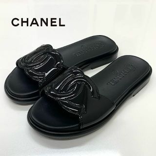 シャネル(CHANEL)の6721 シャネル パテント ココマーク フラットサンダル ブラック(サンダル)