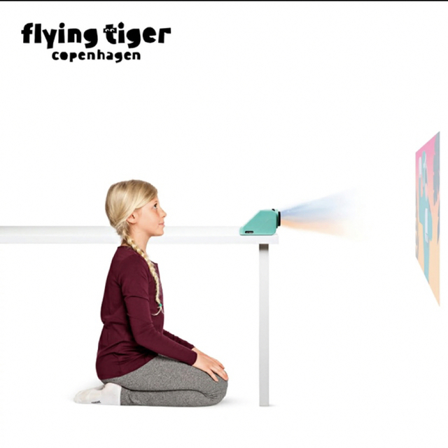Flying Tiger Copenhagen(フライングタイガーコペンハーゲン)のFLYING TIGER スマホ用プロジェクター スマホ/家電/カメラのテレビ/映像機器(プロジェクター)の商品写真