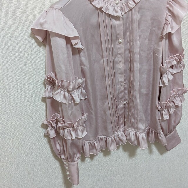 Angelic Pretty(アンジェリックプリティー)の【6/18までSALE中】アンジェリックプリティ　袖フリルブラウス レディースのトップス(シャツ/ブラウス(長袖/七分))の商品写真