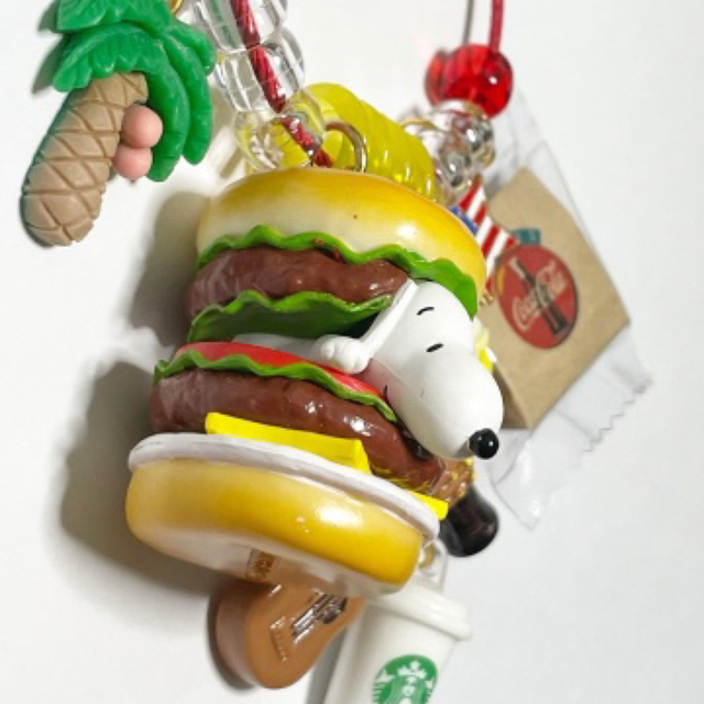 SNOOPY(スヌーピー)の一緒にアメリカンダイナー🇺🇸で ご飯を食べよう😋🍔💕キーホルダー ハンドメイドのアクセサリー(キーホルダー/ストラップ)の商品写真