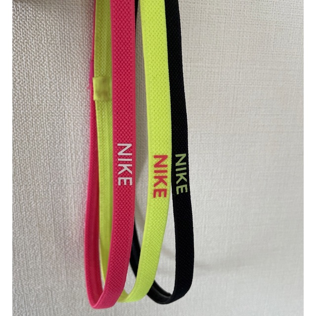 NIKE(ナイキ)の新品NIKE ヘアバンド レディースのヘアアクセサリー(ヘアバンド)の商品写真
