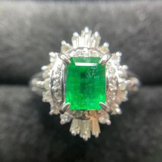 高品質☆0.80ct エメラルドダイヤリング　PT900 鑑別書付き(リング(指輪))