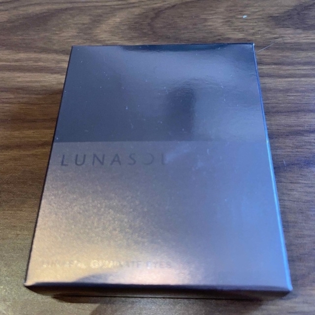 LUNASOL(ルナソル)の【新品】LUNASOL アイシャドウ コスメ/美容のベースメイク/化粧品(アイシャドウ)の商品写真