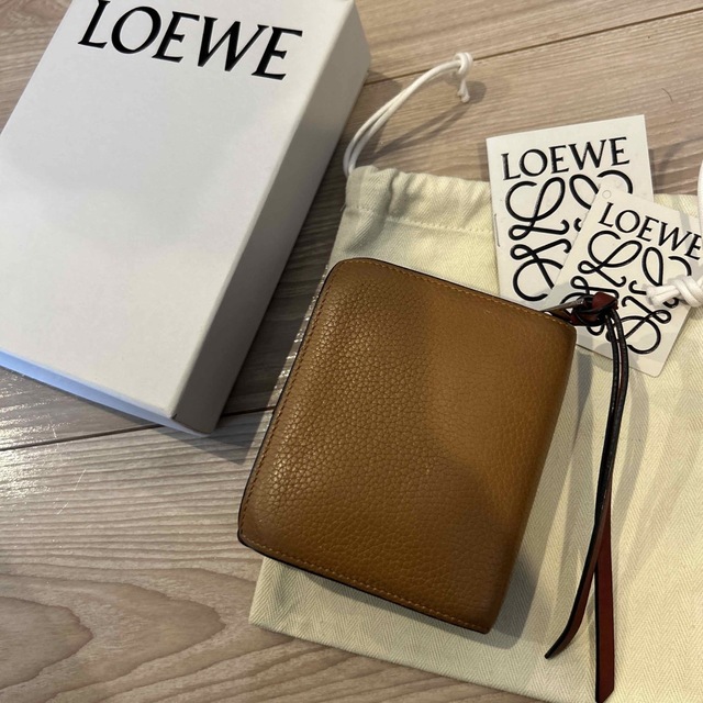 LOEWE(ロエベ)のロエベ　二つ折り財布 レディースのファッション小物(財布)の商品写真