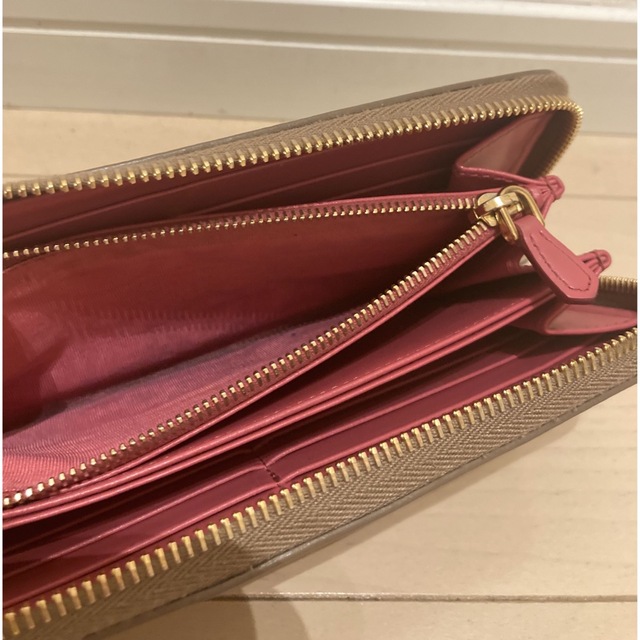 プラダ お財布