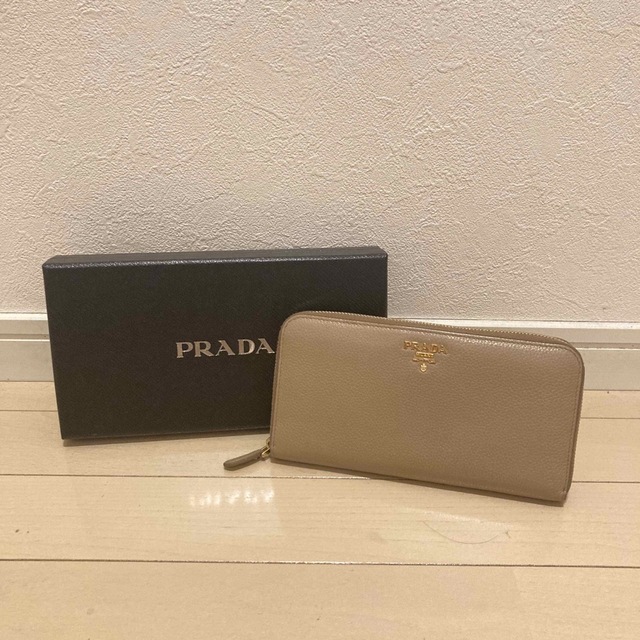 PRADA - 【お値下げ中！】PRADA プラダ 長財布の通販 by まろん's shop ...