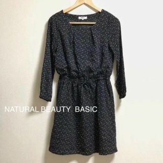 ナチュラルビューティーベーシック(NATURAL BEAUTY BASIC)のナチュラルビューティーベーシック   ドット　美品　ワンピース　ウエストゴム　黒(ひざ丈ワンピース)