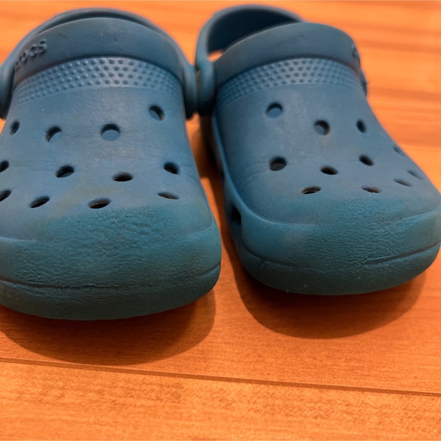 crocs(クロックス)のcrocs クロックスサンダル　キッズ キッズ/ベビー/マタニティのキッズ靴/シューズ(15cm~)(サンダル)の商品写真