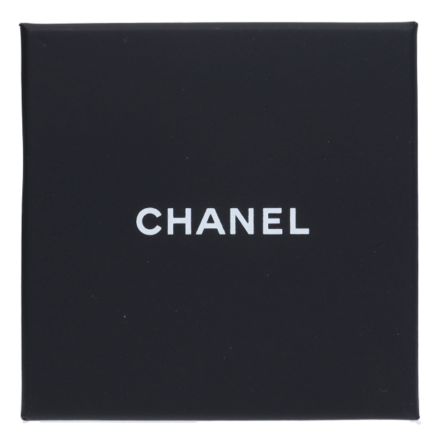 CHANEL(シャネル)のシャネル アイコンチャーム ココマーク ブローチ (ブローチ(約cm):縦6.2×横5.5×奥行1.2) 真鍮/革 美品 【中古】 レディースのアクセサリー(ブローチ/コサージュ)の商品写真