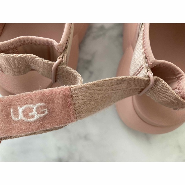 UGG(アグ)のUGG クラウドサンダル　23.5  6.5 ピンク レディースの靴/シューズ(サンダル)の商品写真